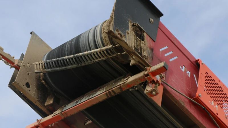 How to Choose the Best Conveyor Belt Cleaner for Your Industry